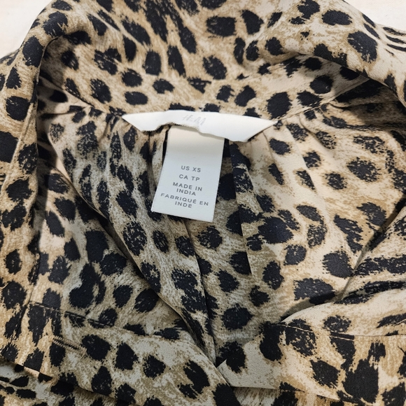H&M Leopard Print Button-Up Blouse XS Lightweight Flowy Top - Picture 8 of 8